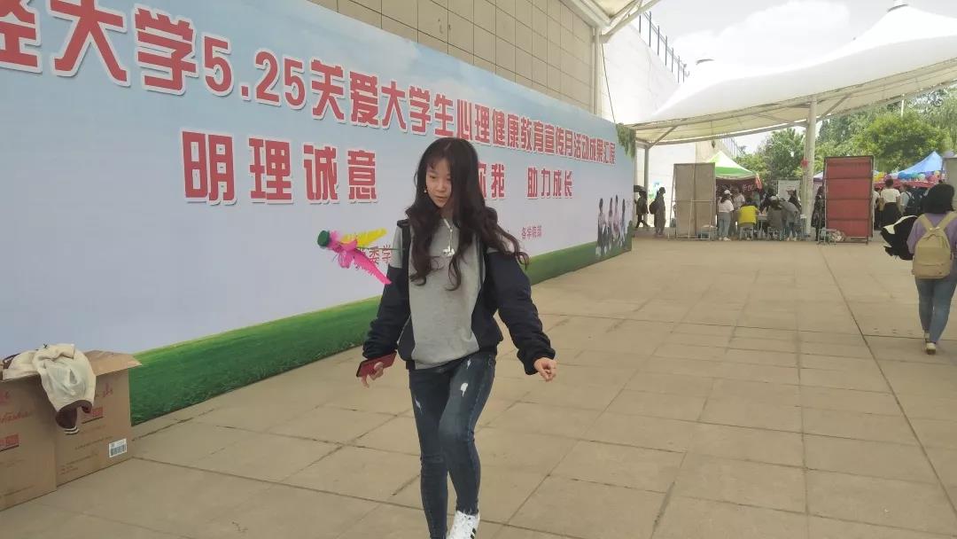 踢毽子